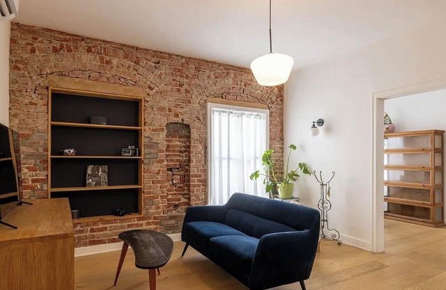 Cozy 1-bedroom apartment in phenomenal Los Angeles with WiFi, AC