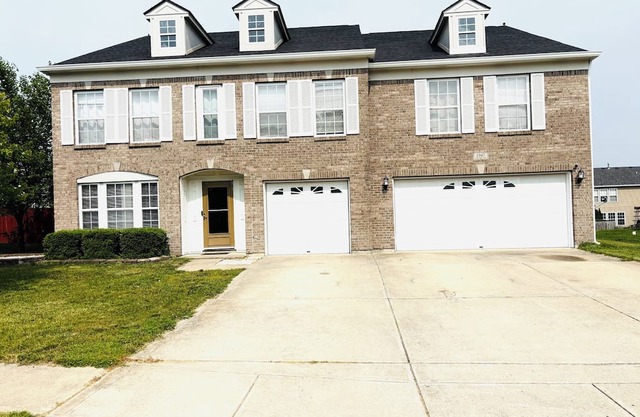 Spacious 5-bedroom house in beautiful Indianapolis with WiFi, AC