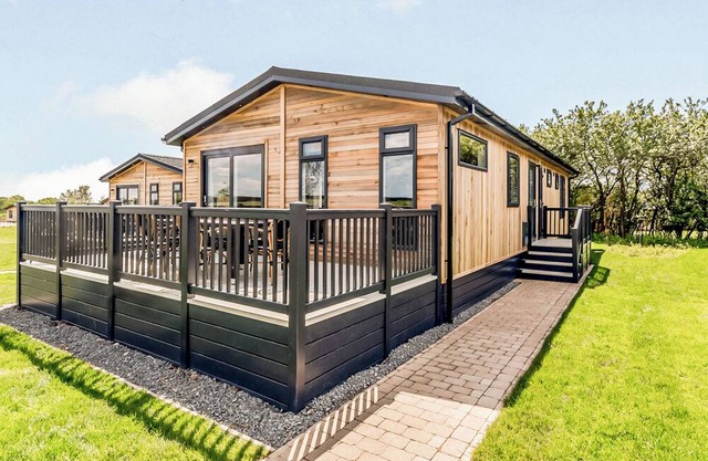 This spacious lodge is perfect for a break away in the English countryside.