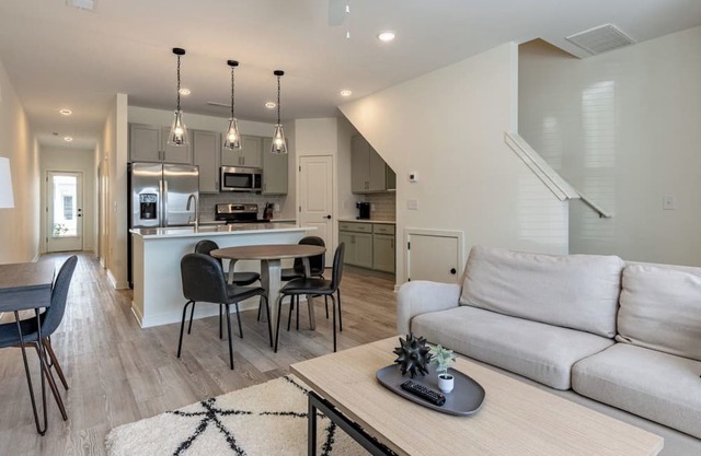 Barsala l 2BD with access to gym and saltwater pool