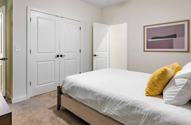 Barsala l 3BD in prime location with easy access to US 17