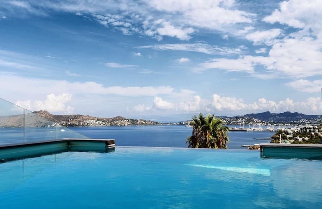 SEA VIEW PRIVATE LUXURY VILLA IN THE HEART OF THE SUPER YACHT MARINA