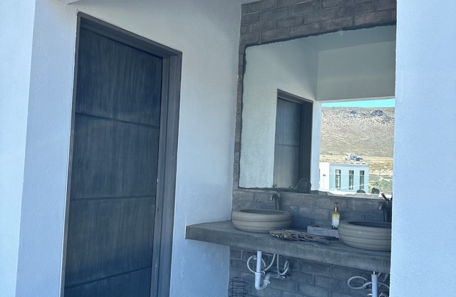 2-bedroom estate in La Salina, Ensenada with Pool, WiFi, AC. Relax and enjoy