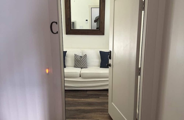 Charming 2-bedroom apartment in fabulous Wharton.