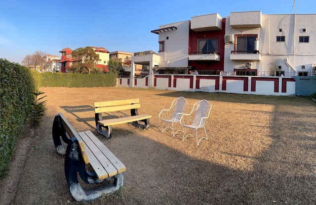 Charming bungalow with WiFi and AC in peaceful Islamabad