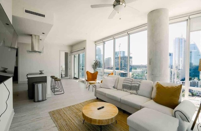 Downtown Luxurious Condo