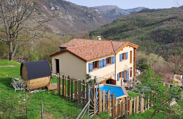 Quiet house with sauna pool, large garden and children's play area. Ideal for families