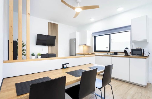 Home2Book Radiant & Stylish Urban Apartment