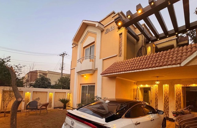 Haven Lodge, Luxurious 4BR Spanish Villa in Lahore
