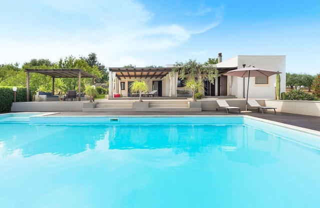 My Rental Homes - Villa Almond with salted-water swimming pool and huge terraces