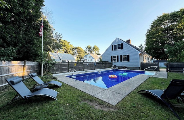 Large 4-Bedroom Home with Pool, Nature Trails, Redd's Pond, Walkable to Shopping