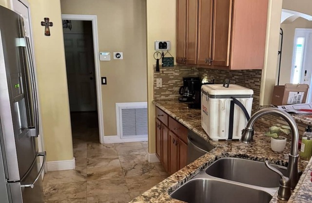 Casa Palmera, comfortable 3-bedroom house in Sebastian with private back yard.