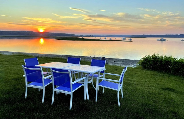 The Anchorage Cottage, Pine Point Maine, offers a wonderful vacation experience