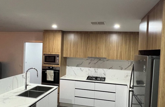 Modern 3-Bedroom Home, Belconnen – Free Parking