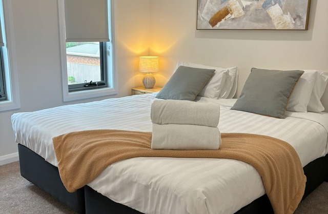 Welcome to your perfect holiday retreat in the heart of Wagga Wagga!