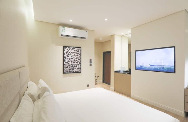 Relax in this quiet and elegant place, a beautiful sunset in Al Nakhil walkway.