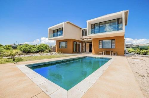 Luxury 4-Bedroom Villa by Island Host