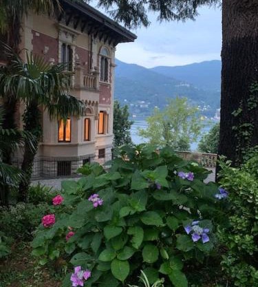 COMO Luxury house